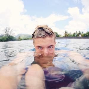 Meet your Posher, Max